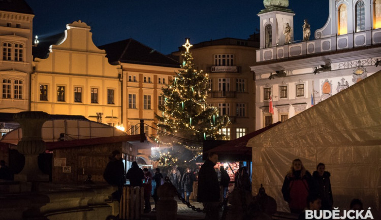 Turnov zrušil adventní trhy, rozsvícení vánočního stromu i ohňostroj