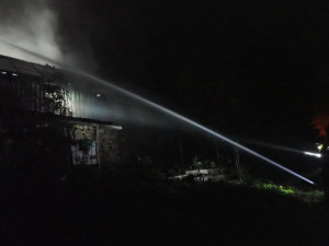 V Tanvaldě vzplála chalupa, na místo muselo šest jednotek hasičů