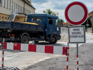 Skončila rekonstrukce silnic z Turnova na hranici kraje i do Ohrazenic