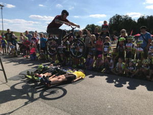 (NE)OBYČEJNÍ: Kluk z hrádku, co se z přeskakování pařezu dostal mezi přední světové bikery