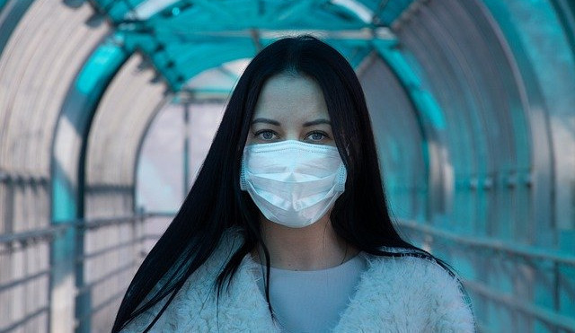 Nanoroušky z Asie bez nanovláken, odhalila liberecká univerzita. České roušky prošly