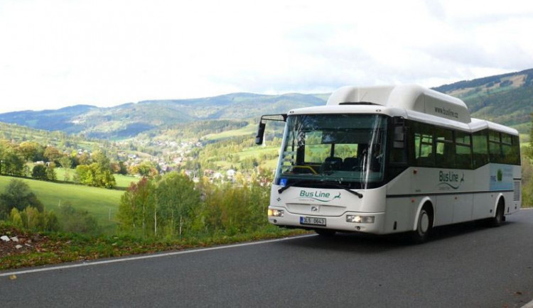 Po letech nahradí v Jablonci BusLine nový dopravce Umbrella Coaches and Buses