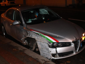 Ve smyku vylétl ze zatáčky, naboural dvě auta a způsobil škodu přes 113 tisíc korun