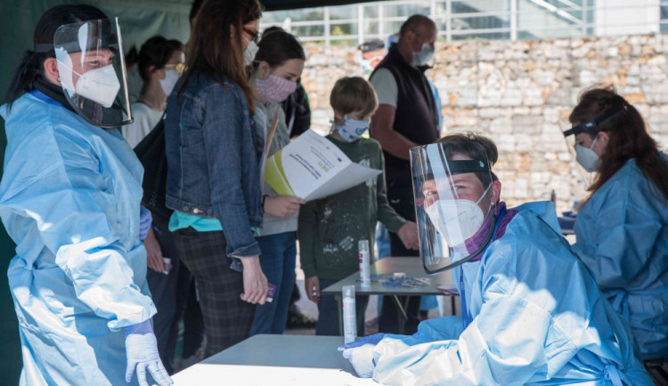 Kapacity odběrů se v Libereckém kraji zvýšily pětinásobně. Denně lze udělat dva tisíce testů