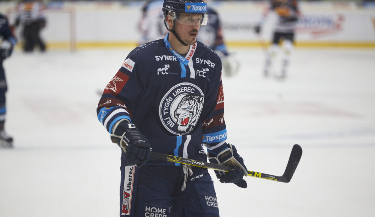 Místo tygra na dresu loga firem. Liberecký hokejový klub reaguje na složitou situaci