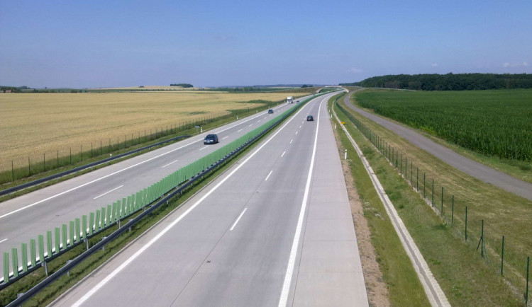 Od prosince mohou lidé kupovat elektronické dálniční známky. Nově mohou nastavit začátek platnosti