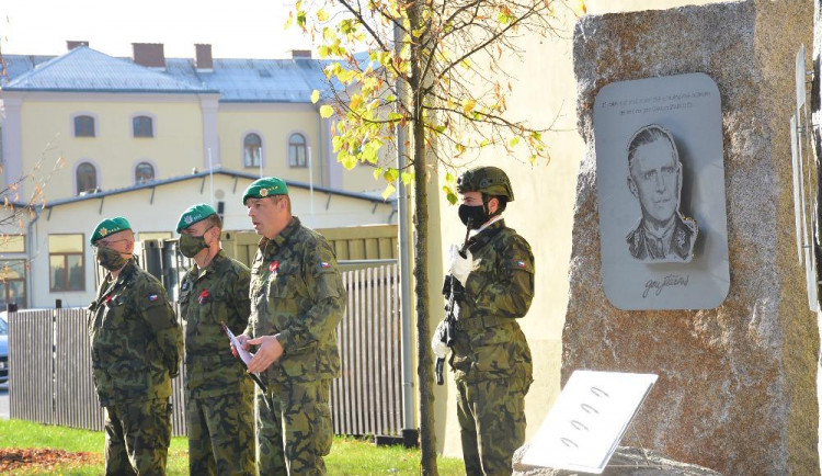 Pluk libereckých chemiků nově nese čestný název Oskara Strakoče
