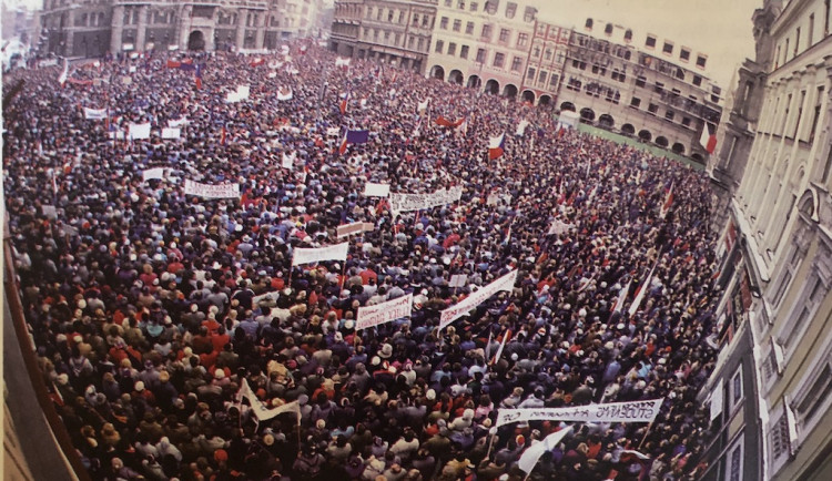 Hlavní demonstrace 27. listopadu 1989 (FOTO: LAdislav Ovsík)