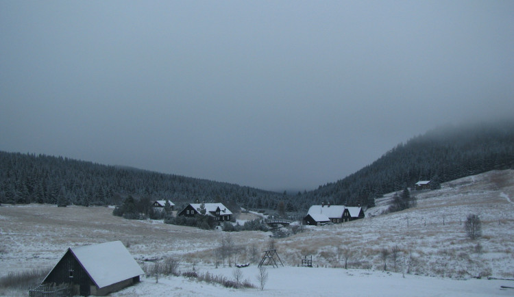 První sníh nevydrží, oteplí se. Zima se vrátí až v polovině prosince