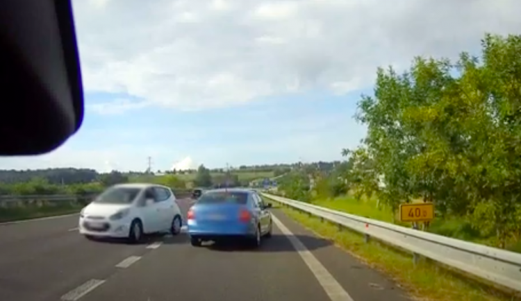 Senior jel na hlavním tahu na Turnov čtyři kilometry v protisměru. Hrozí mu pět let vězení