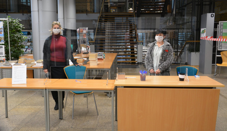 Nejen restaurace. Výdejní okénko má i liberecká knihovna