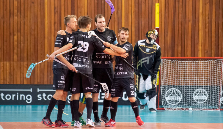 Florbalisté zvládli restart nejvyšší soutěže. V Otrokovicích otočili a berou výhru po prodloužení