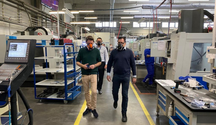 Europoslanec Zdechovský podpoří v Bruselu plzeňského výrobce ochranných masek WPA