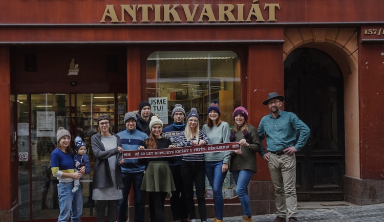 Začalo to venkovním stánkem s knihami. Legendární Knihkupectví a antikvariát Fryč slaví 30 let