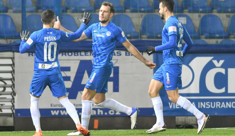 Penalta a červená byly pro Slovan málo. Se Slováckem se rozešel smírně 1:1