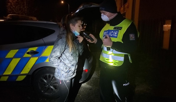 Mikulášská nadílka řidičům. Policisté rozdali šest desítek pokut