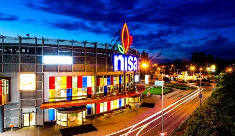 Vánoce přicházejí do OC Nisa. Centrum je kompletně otevřeno pro nákupy