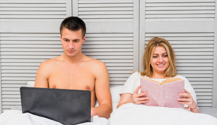 Každý desátý zaměstnanec pracuje na home office nahý