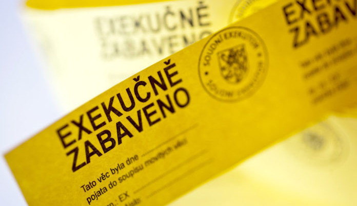 Koronavirus pozastavil exekuce a insolvence. Odklad problém jen odsune do blízké budoucnosti