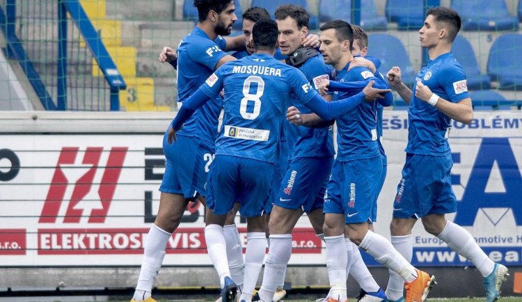 Po třech zápasech výhra. Slovan porazil Opavu 2:0