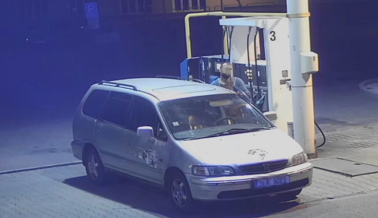 Liberečák ujížděl bez placení z benzínek. Používal kradené značky, auta si půjčoval od kamarádů