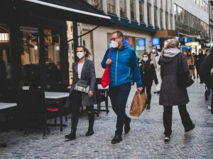 Česko se znovu uzavírá. Od neděle platí noční zákaz vycházení, zavřou obchody i služby