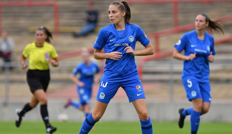 Ženský tým Slovanu se představuje. Budeme vás bavit nejen fotbalem, vzkazují hráčky