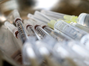 V pondělí začne očkování. Vakcína dnes dorazila do Krajské nemocnice Liberec