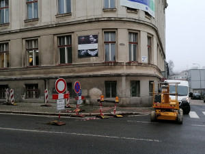 Podhorská je kvůli demontáži konstrukce uzavřená. Na neukázněné řidiče číhá policie