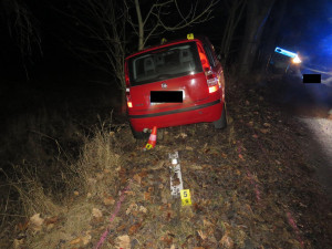 Se dvěma promile vyjel, ale nedojel. Řidič skončil v betonovém sloupku