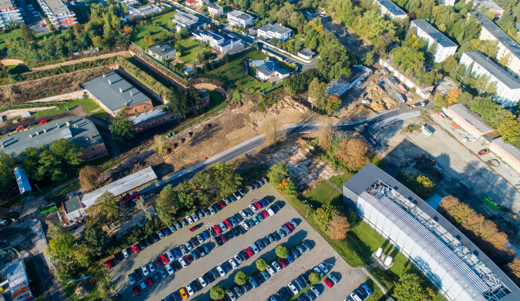 Obyvatelé ulic okolo FNOL mohou žádat o parkovací místa zdarma v areálu nemocnice