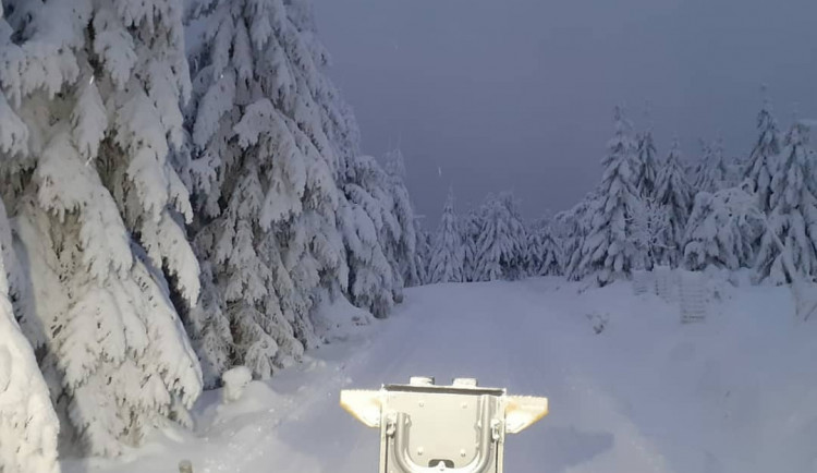 Rolby v Jizerkách vyjely. Běžkaři mají sedmdesát kilometrů upravených stop