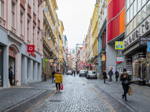 Centrum utápějící se v reklamách. Z Liberce by mohl začít mizet vizuální smog