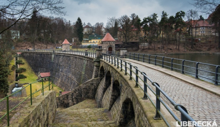 Rekonstrukce přehrady se opět odkládá. Začne nejdříve příští rok