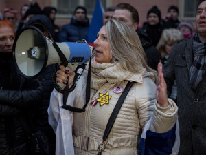 Radnice odvolala Lenku Tarabovou z pozice seniorské ombudsmanky. Byla jedním z demonstrantů s židovskou hvězdou