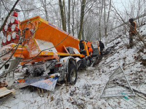 Husté sněžení dalo řidičům zabrat. Nejvíce nehod zaznamenala policie na Semilsku