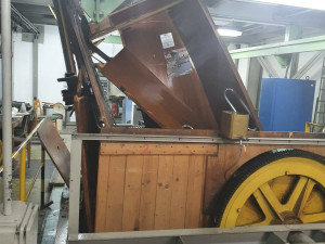 Paternoster mimo provoz. Dělníci v něm přes zákaz převáželi štafle. Teď nesveze nikoho