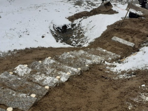 Tůně před Hokejkou. U největšího libereckého paneláku se budou rozmnožovat obojživelníci