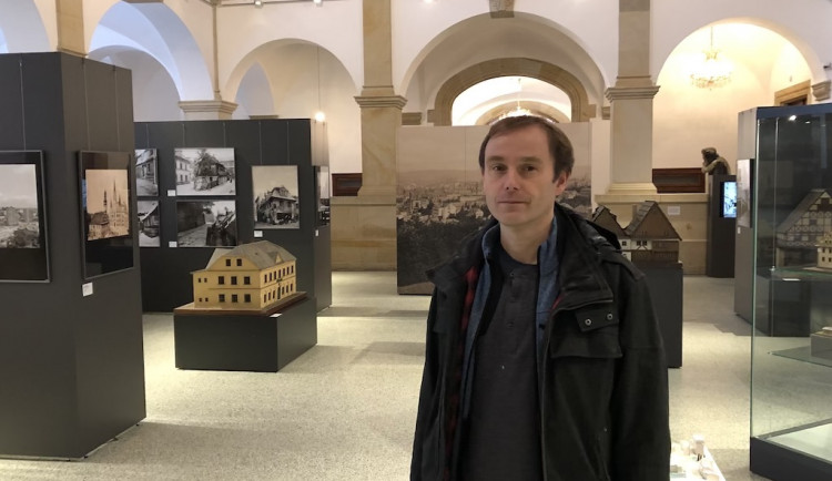 Liberec kontra Reichenberg. Výstavou teprve začínáme, říká kurátor Luděk Lukuvka