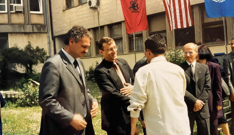 size4-16107296662741-139-z-radnice-do-valkou-zpustoseneho-kosova-zaklady-svobodneho-statu-nastavoval-po-ukonceni-konfliktu-ta