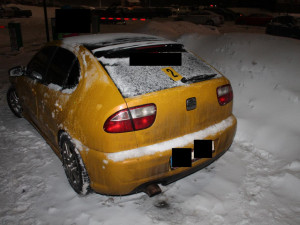 Řidič zapomněl dát blinkr a srazil se s předjíždějícím vozem. Škoda přesahuje 30 000