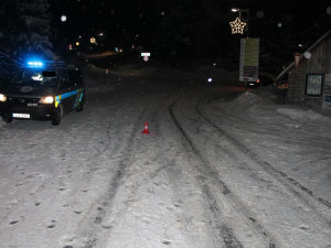 Řidič zapomněl dát blinkr a srazil se s předjíždějícím vozem. Škoda přesahuje 30 000