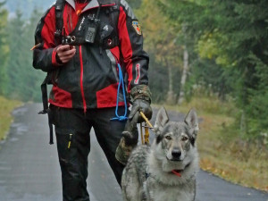 rozděláno (NE)OBYČEJNÍ: Letecký inženýr, který má v Jizerkách malou farmičku a ve volnu zachraňuje životy