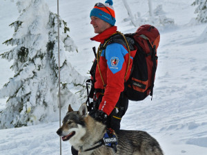 rozděláno (NE)OBYČEJNÍ: Letecký inženýr, který má v Jizerkách malou farmičku a ve volnu zachraňuje životy