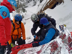 Horolezec spadl z ledu v nepřístupném terénu Velkého Štolpichu a zranil se. Pomohla Horská služba