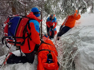 Horolezec spadl z ledu v nepřístupném terénu Velkého Štolpichu a zranil se. Pomohla Horská služba