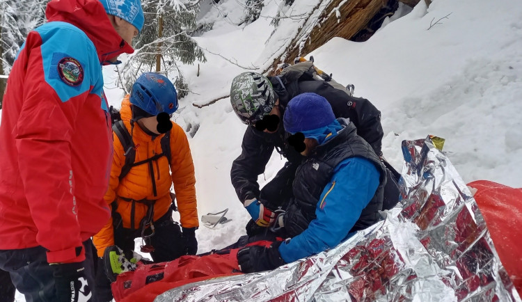 Horolezec spadl z ledu v nepřístupném terénu Velkého Štolpichu a zranil se. Pomohla Horská služba