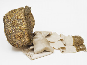 FOTO: Semilské muzeum má nově dva zdobené čepce až z Olomouce