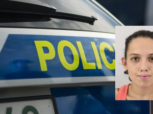 PÁTRÁNÍ: Policie hledá sedmnáctiletou matku ročního dítěte