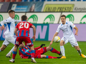 Slovan po osmi letech veze z Plzně tři body. Rozhodla červená karta pro Kašu